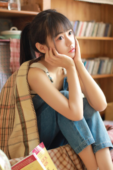 美女被扒开腿坐做动漫